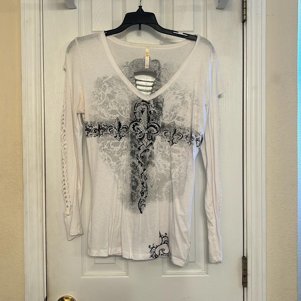 Ocasion Long Sleeve Graphic Tee